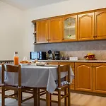 Casa More, Ospitar 코스타 볼피노